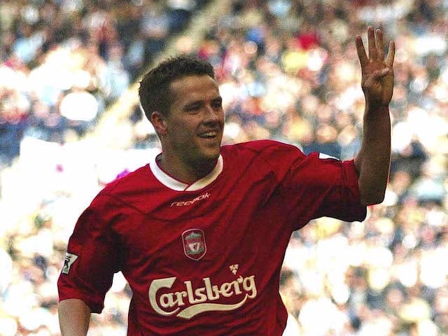 Michael Owen playing for Liverpool