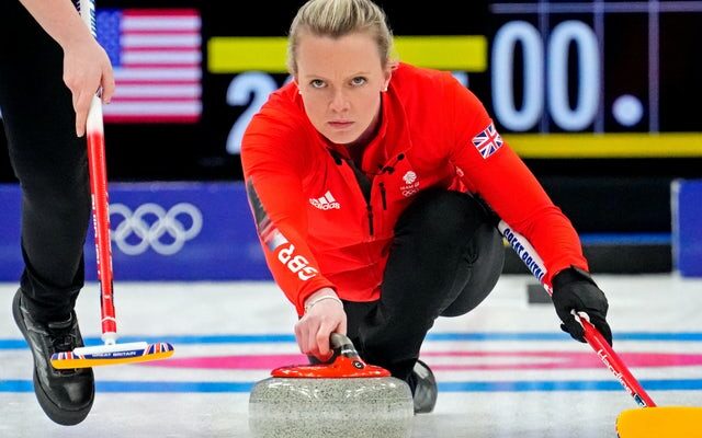 Great Britain survive scare to beat USA in women’s curling