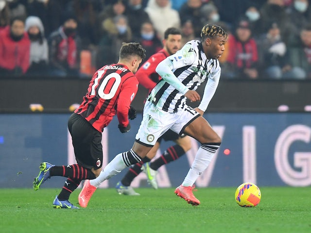 Destiny Udogie on the ball for Udinese against AC Milan on December 11, 2021
