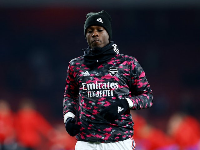 Nicolas Pepe warms up for Arsenal in December 2021