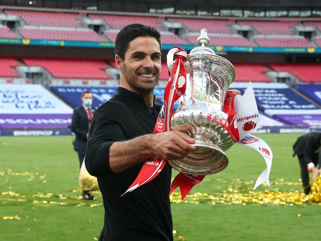 Arsenal boss Mikel Arteta celebrates with the FA Cup in August 2020