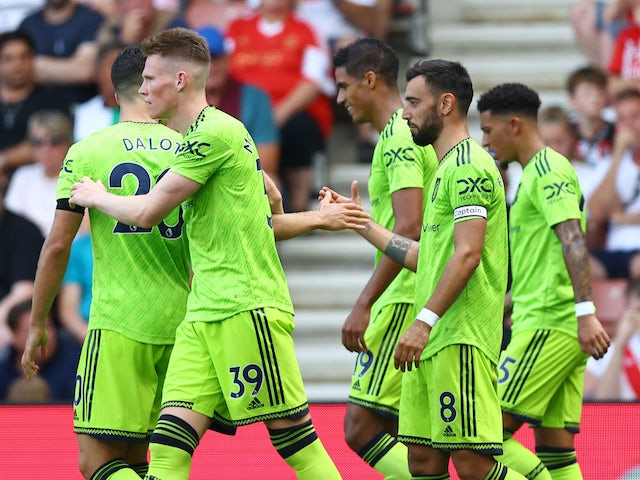 Manchester United players celebrate Bruno Fernandes's goal against Southampton on August 27, 2022