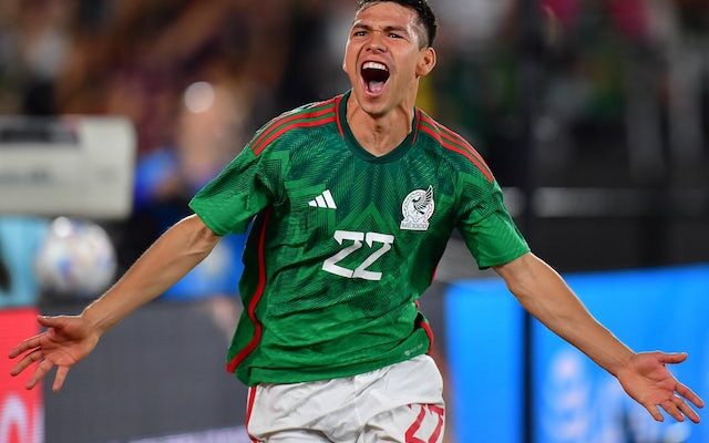 Manchester United ‘monitoring Hirving Lozano situation’