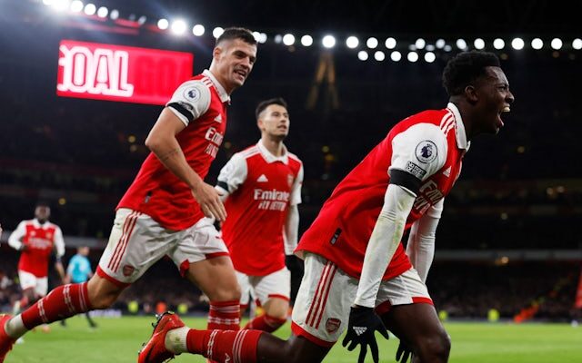 Arsenal beat West Ham United to go seven points clear