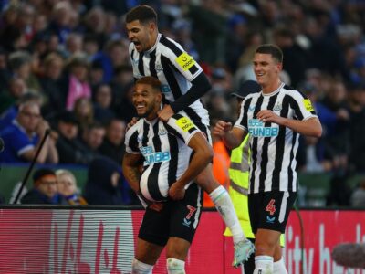 Newcastle United breeze past Leicester City to move into second